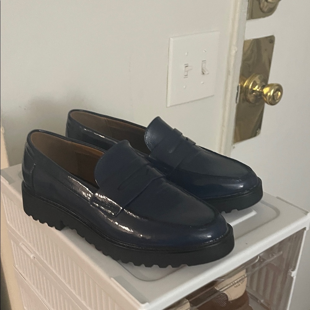 Amore  Navy Moccasins